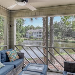 Renovated Tennis Villa, lagoon views