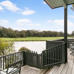 Views and location, great villa in Turtle Point