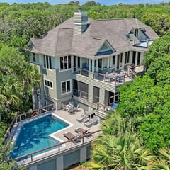 Oceanfront, private boardwalk and pool