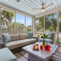 Sunny, charming home short walk to beach