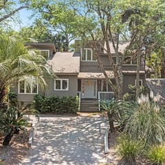 Lagoon views and easy beach access