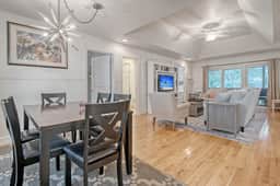 Completely Renovated, 5 min walk to beach