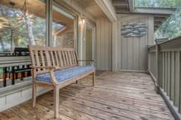 Completely Renovated, 5 min walk to beach