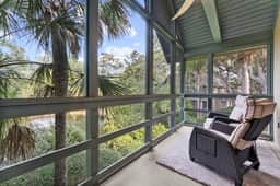 New reno, easy beach access, lagoon view