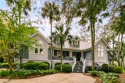 Lovely and spacious, renovated with a private pool