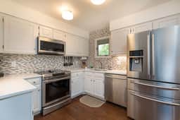 Riverfront, renovated Inlet Cove cottage - Image 4