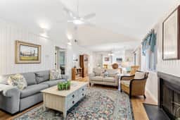 Charming cottage yards to beach and recent reno