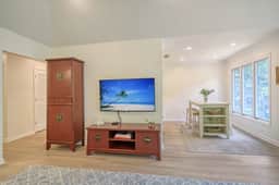 Spacious Tennis Villa, central location