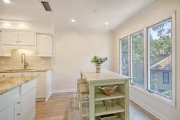 Spacious Tennis Villa, central location