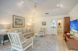 Spacious Tennis Villa, central location
