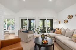 Stunning remodeled Turtle Cove - Image 4