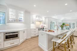New, complete reno, gorgeous airy home