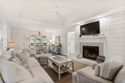 Stunning remodeled cottage, central location!