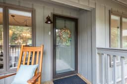 Stunning remodeled cottage, central location!