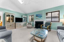 Yards to the beach, charming cottage