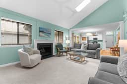 Yards to the beach, charming cottage