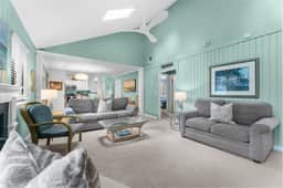 Yards to the beach, charming cottage