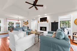 Stunning lagoon/ocean views, easy beach and pool access