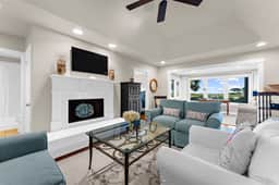 Stunning lagoon/ocean views, easy beach and pool access