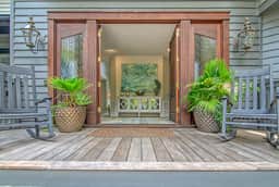 New Listing in popular neighborhood