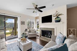 Lagoon view, central location, Parkside villa - Image 4