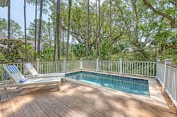 Exquisite Vanderhorst home with pool - Image 2