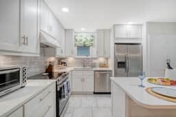 Stunning renovated cottage in Inlet Cove - Image 5