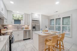 Stunning renovated cottage in Inlet Cove - Image 4