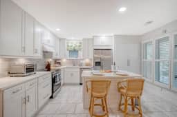 Stunning renovated cottage in Inlet Cove - Image 3