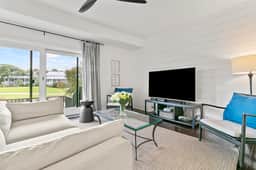 Great Location, popular East Beach neighborhood - Image 5