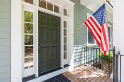 Quiet location, spacious, new porches! - Image 3