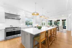 Pristine getaway with tranquil views - Image 4