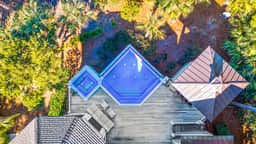 Pristine getaway with tranquil views - Image 2
