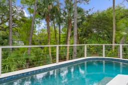 Modern, cozy coastal charmer, best of everything! - Image 2