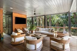 Stunning renovated new property, pool and easy beach access - Image 4