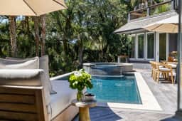 Stunning renovated new property, pool and easy beach access - Image 3