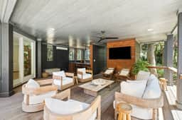 Stunning renovated new property, pool and easy beach access - Image 5
