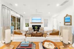 New build home with sparkling pool - Image 3
