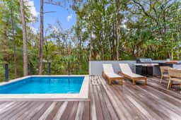 New build home with sparkling pool - Image 2