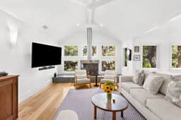 Yards to the beach, stunning new reno - Image 4