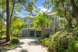 Spacious home, easy beach access - Image 3