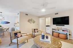 Renovated Tennis Villa, lagoon views - Image 2