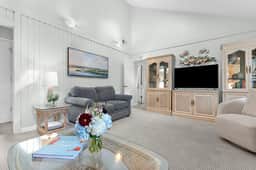 Yards to the beach, charming cottage - Image 4