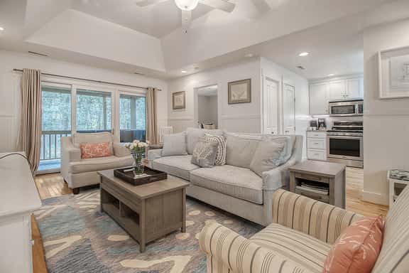 Completely Renovated, 5 min walk to beach - Image 1