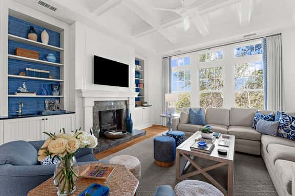 Penthouse in popular, centrally located new construction neighborhood - Image 1