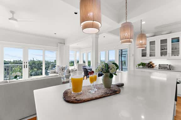 Incredible, completely renovated oceanfront villa - Image 1