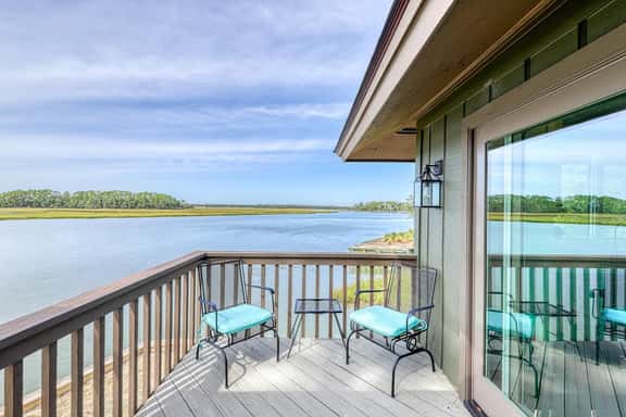 Incredible riverfront, gorgeous, renovated cottage in popular Inlet Cove - Image 1