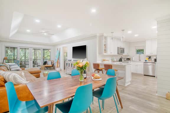 Stunning new Night Heron home, great location! - Image 1