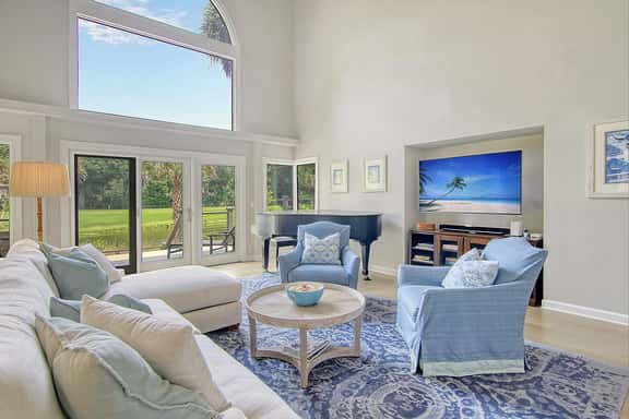 New Listing in popular neighborhood - Image 1