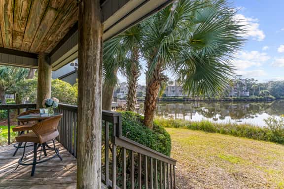 Lagoon view, central location, Parkside villa - Image 1